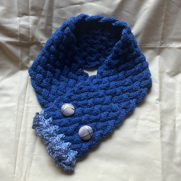 Handmade Blue Wool Cowl/Scarf - Picture 6 of 6